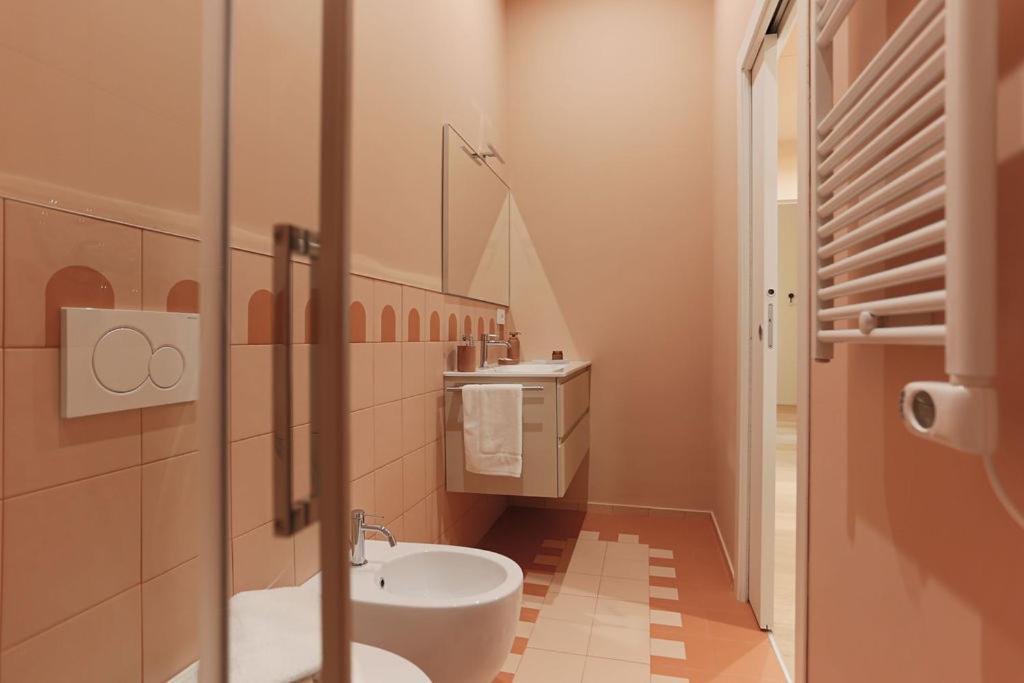 The Rent - Characterful Two-bedroom Flat Steps From Palestro *
