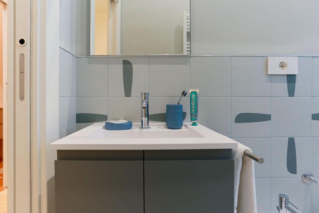 The Rent - Characterful Two-bedroom Flat Steps From Palestro