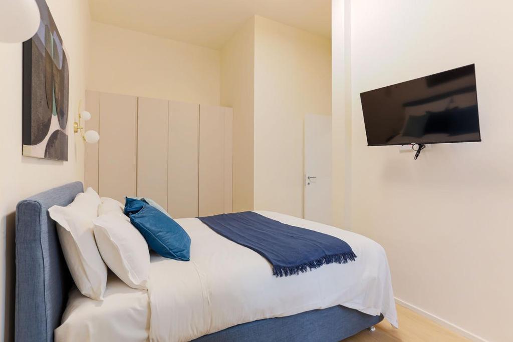 The Rent - Characterful Two-bedroom Flat Steps From Palestro Apartment Milan