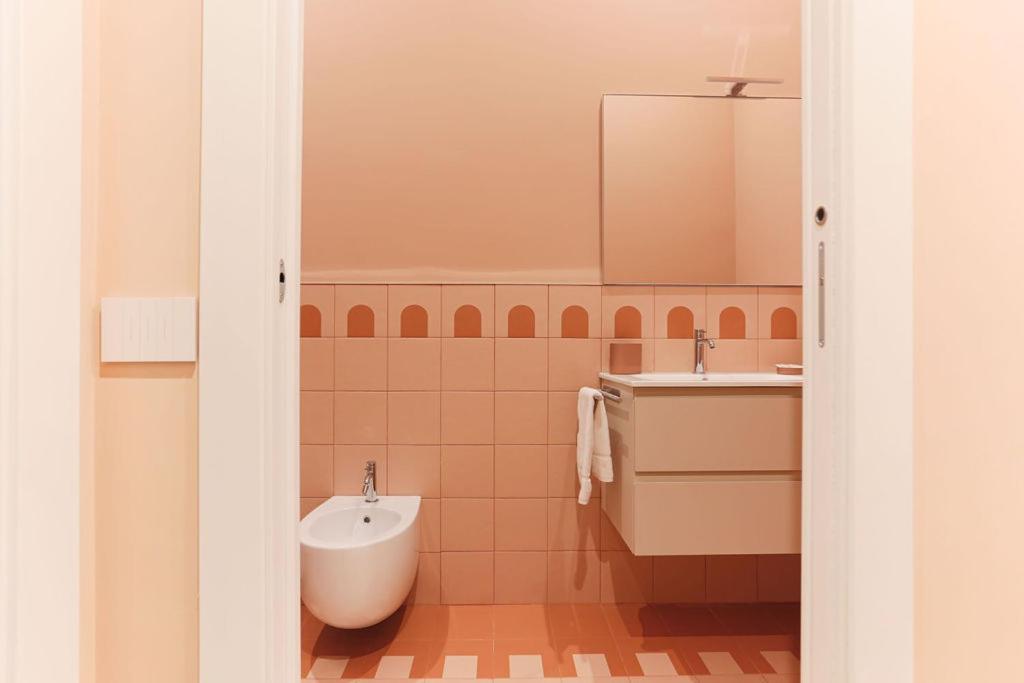 The Rent - Characterful Two-bedroom Flat Steps From Palestro Apartment Mailand