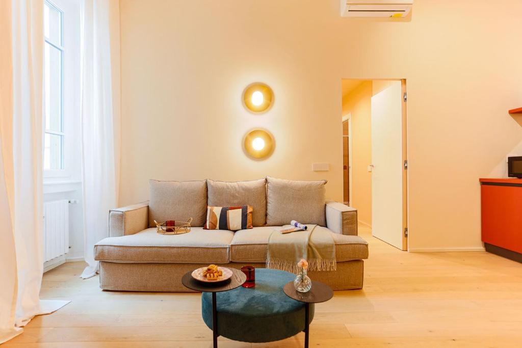 The Rent - Characterful Two-bedroom Flat Steps From Palestro Apartment Mailand