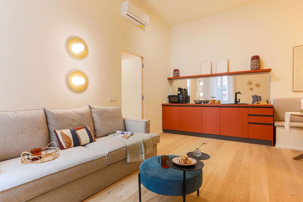The Rent - Characterful Two-bedroom Flat Steps From Palestro