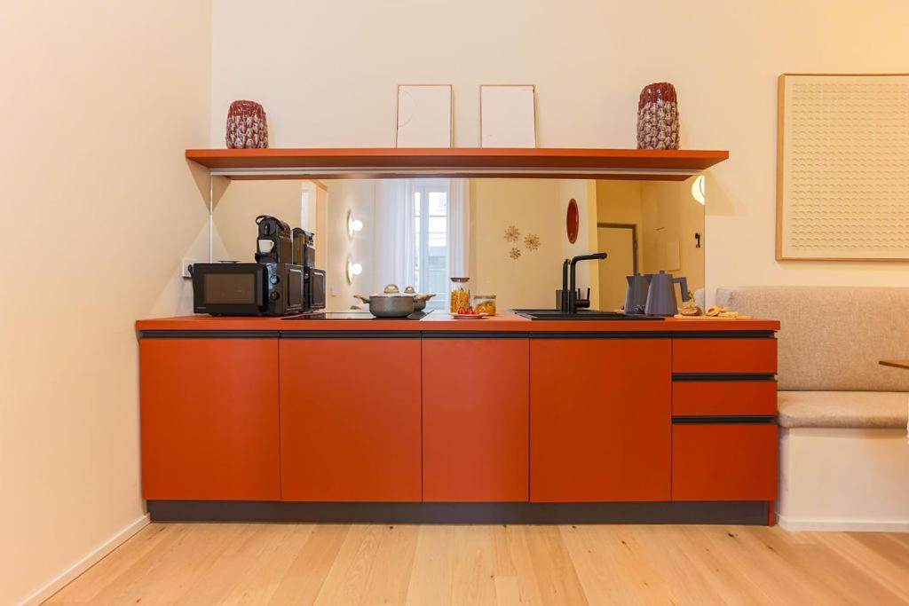 The Rent - Characterful Two-bedroom Flat Steps From Palestro