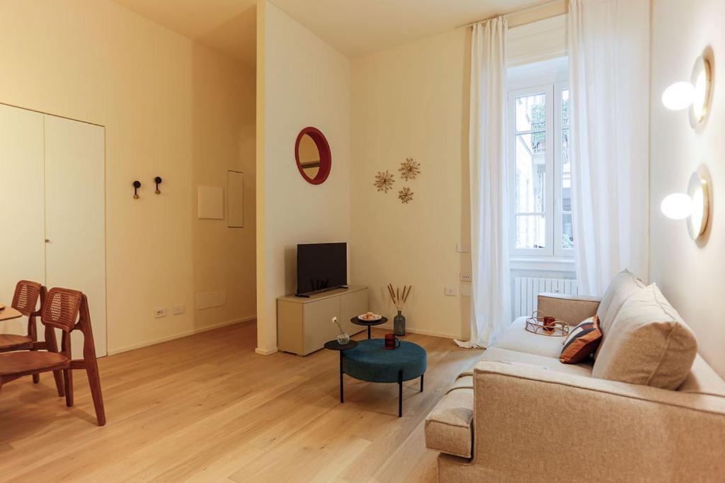 The Rent - Characterful Two-bedroom Flat Steps From Palestro