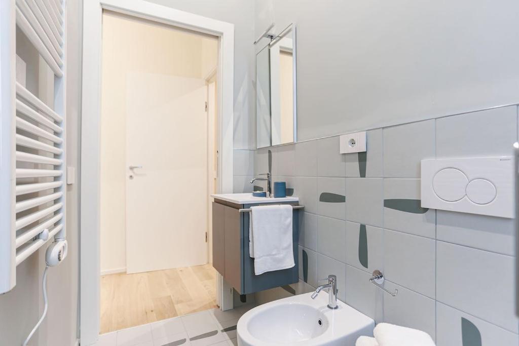 The Rent - Characterful Two-bedroom Flat Steps From Palestro
