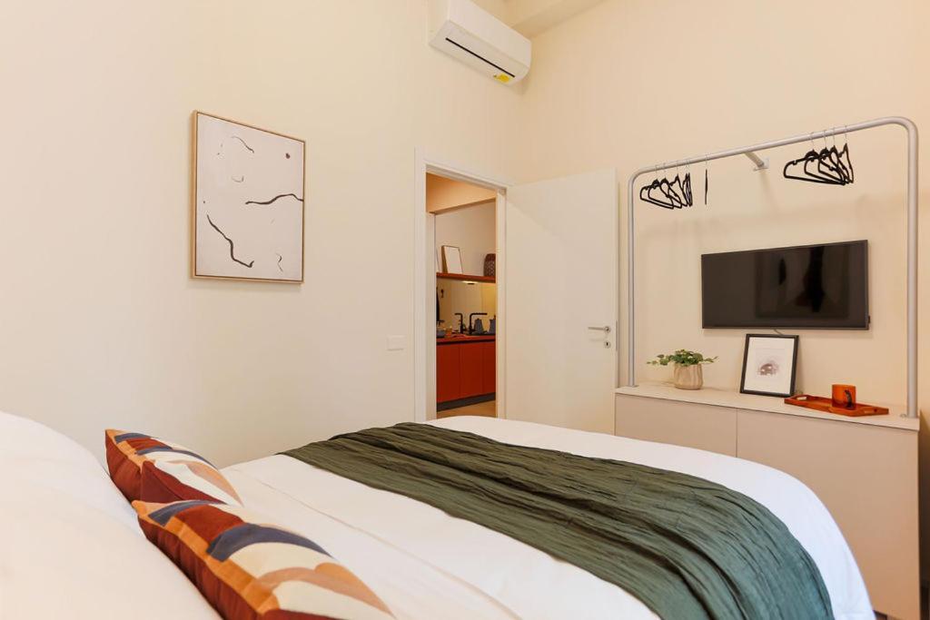 The Rent - Characterful Two-bedroom Flat Steps From Palestro